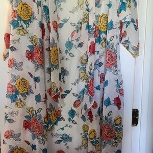 Price Reduced 6/3    Floral Shirley NWOT Large